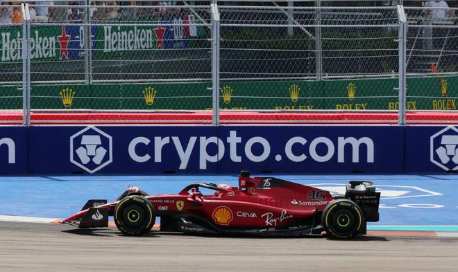 爱游戏官方-哈斯车队翻盘阿斯顿马丁，塞恩斯带队取胜