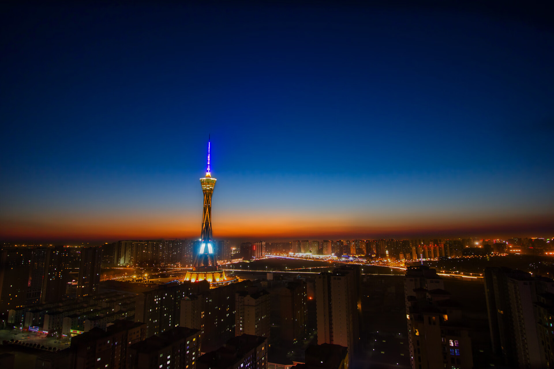 冰与火的加冕礼,姆巴佩一箭穿心,冰岛力克洪都拉斯登顶